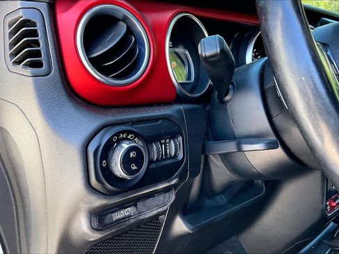 Used 2020 Jeep Gladiator Rubicon AWD/4WD image 37