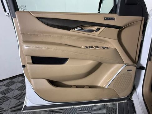 Used 2018 Cadillac Escalade Platinum AWD/4WD image 21