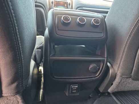 Used 2016 Chevrolet Traverse LT w/ Style and Technology Package FWD image 21