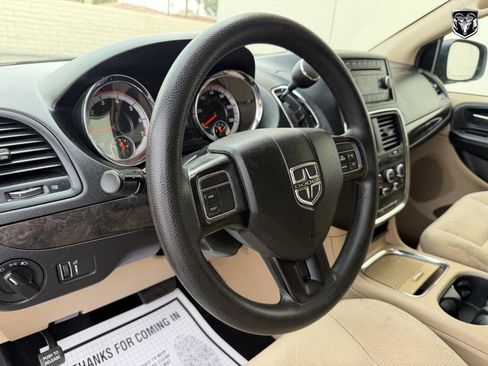Used 2016 Dodge Grand Caravan SXT FWD image 20