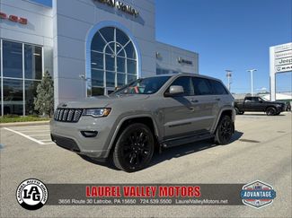 Used 2022 Jeep Grand Cherokee Laredo X image 1