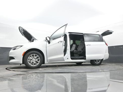 New 2026 Chrysler Voyager LX image 65