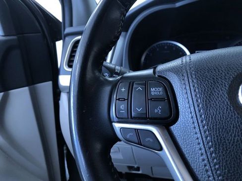 Certified 2019 Toyota Highlander Plus image 27