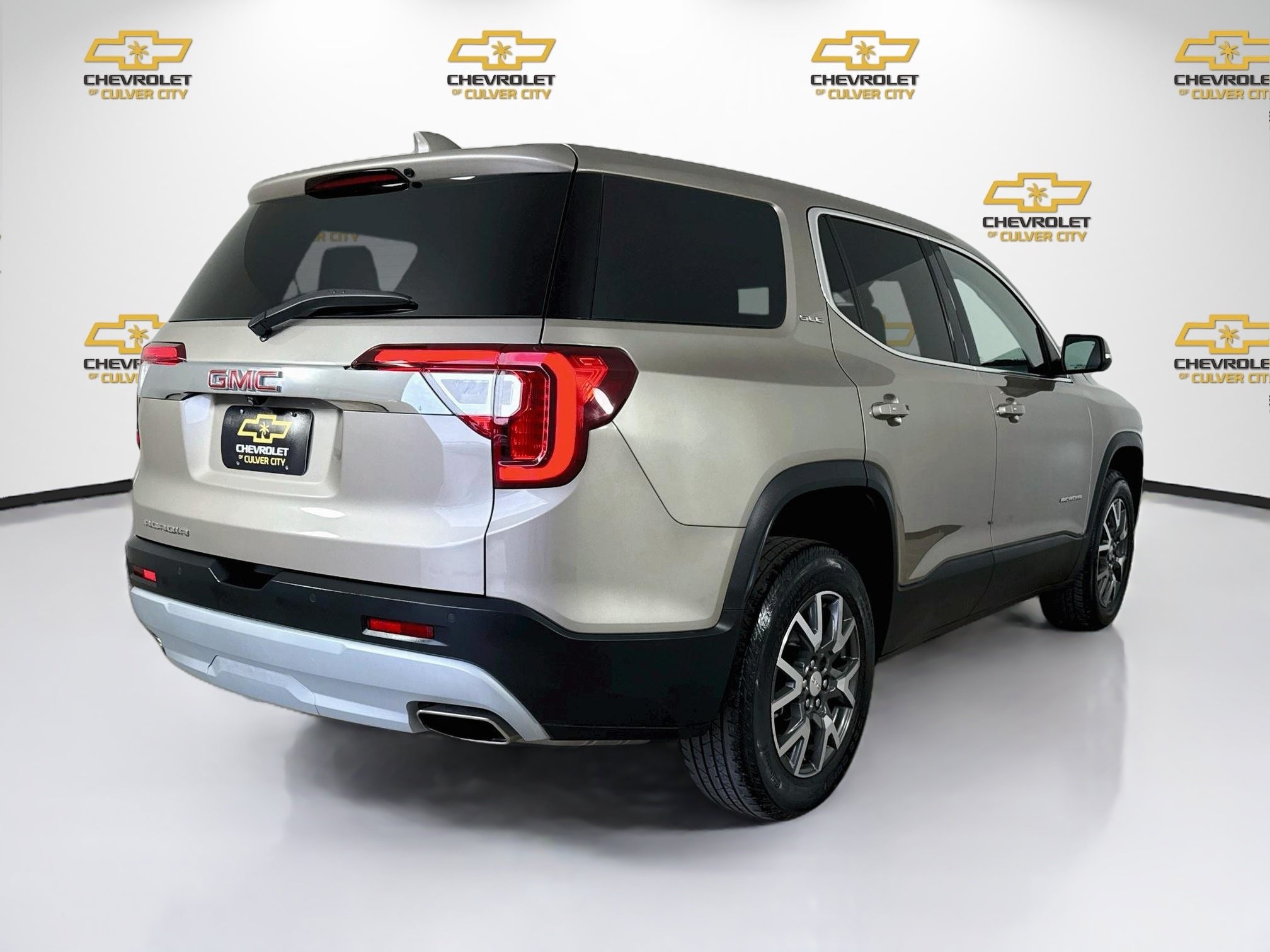 Used 2023 GMC Acadia SLE FWD image 8