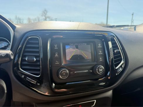 Used 2018 Jeep Compass Latitude AWD/4WD image 17