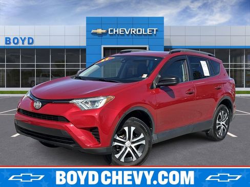 Used 2017 Toyota RAV4 LE image 1