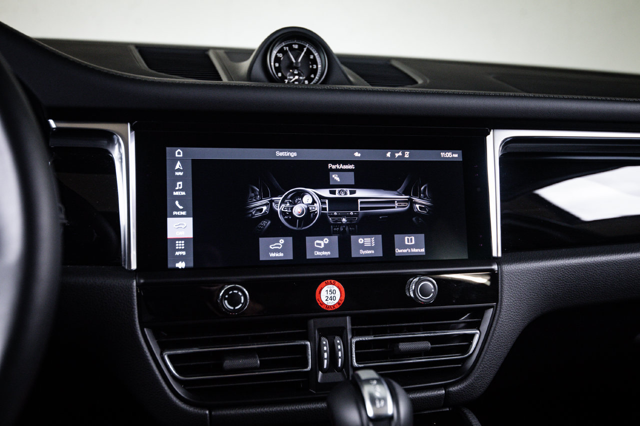 Certified 2026 Porsche Macan AWD/4WD image 18