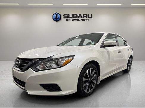 Used 2016 Nissan Altima 2.5 SL w/ 2.5 Technology Package FWD image 1
