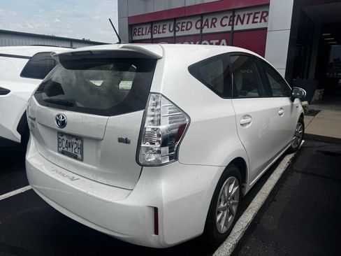 Used 2012 Toyota Prius V Three w/ Preferred Accessory Pkg FWD image 5