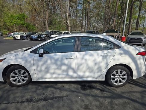 Used 2024 Toyota Corolla LE image 2