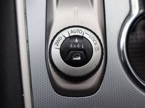 Used 2018 Nissan Pathfinder SL AWD/4WD image 19
