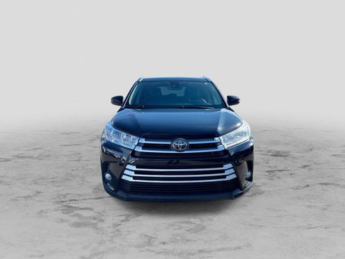 Used 2019 Toyota Highlander XLE image 3