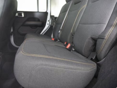 Used 2024 Jeep Wrangler Sahara image 9