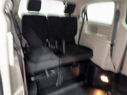 Used 2019 Dodge Grand Caravan SE FWD image 28