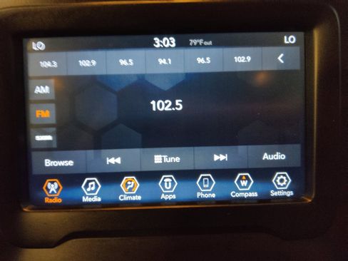 Used 2018 Jeep Renegade Latitude w/ Popular Equipment Group FWD image 25