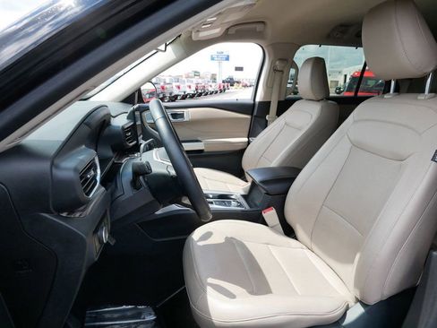 Used 2023 Ford Explorer Limited image 7