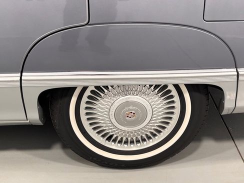 Used 1990 Cadillac Fleetwood Sedan image 33