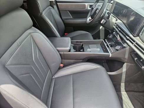 Certified 2025 Hyundai Santa Fe SEL FWD image 10
