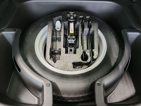 Used 2016 Jeep Grand Cherokee Laredo 75th Anniversary image 14