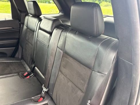 Used 2020 Jeep Grand Cherokee Altitude AWD/4WD image 32