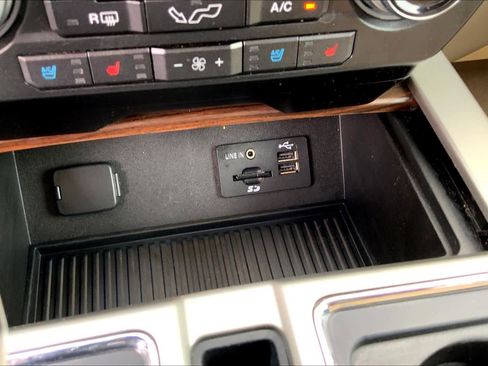 Used 2015 Ford F150 Lariat w/ Equipment Group 502A Luxury AWD/4WD image 35