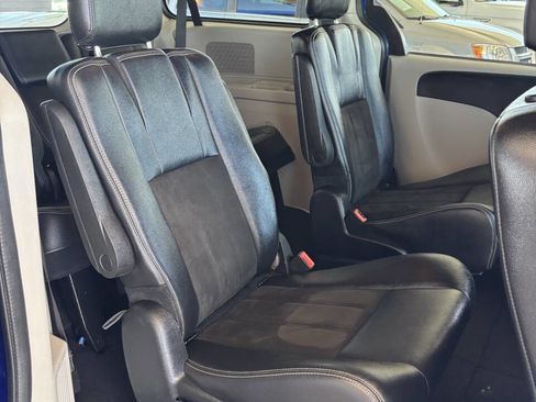 Used 2020 Dodge Grand Caravan SXT image 16