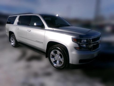 Used 2019 Chevrolet Suburban LT image 1
