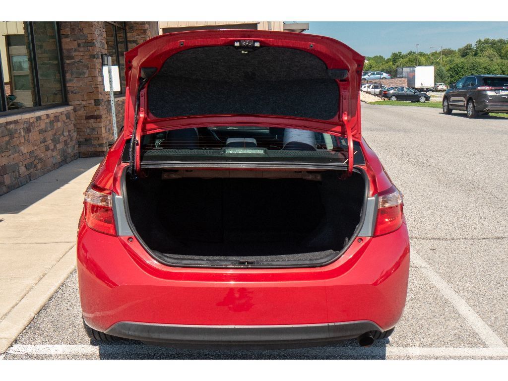Used 2018 Toyota Corolla LE FWD image 25