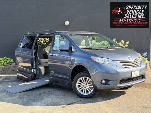 Used 2016 Toyota Sienna XLE FWD image 3