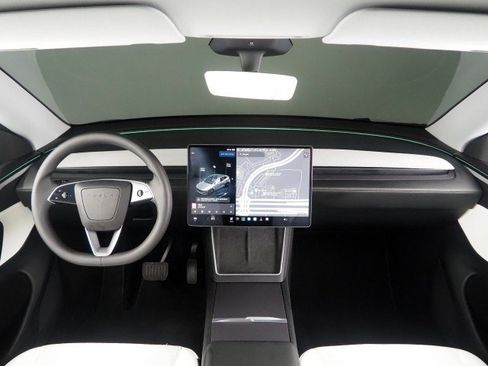 Used 2026 Tesla Model Y Long Range RWD image 3