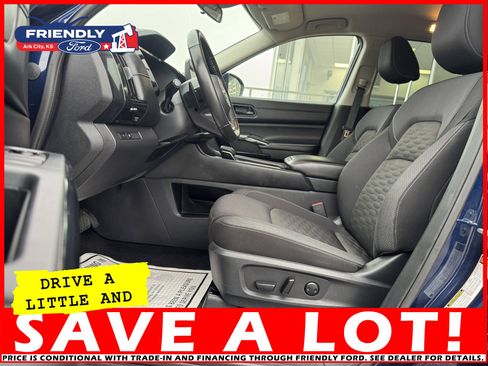 Used 2024 Nissan Pathfinder SV image 17