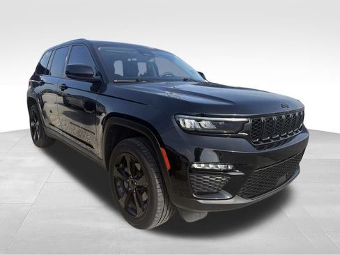 Used 2023 Jeep Grand Cherokee Limited w/ Black Appearance Package AWD/4WD image 19