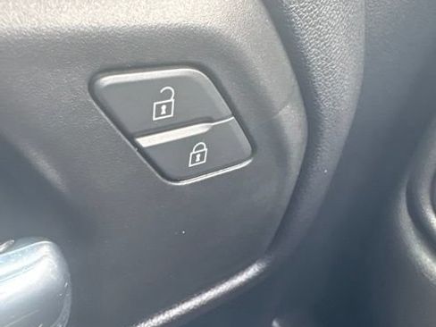 Used 2023 Chevrolet Silverado 1500 Custom AWD/4WD image 18