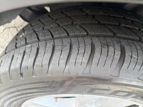 Used 2019 Ford Explorer XLT w/ Equipment Group 201A AWD/4WD image 33
