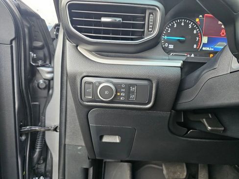 Certified 2022 Ford Explorer XLT w/ Equipment Group 202A image 21