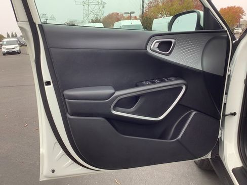 Used 2024 Kia Soul LX w/ Option Group 015 image 9