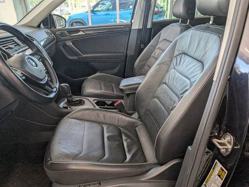 Used 2018 Volkswagen Tiguan SEL Premium image 11