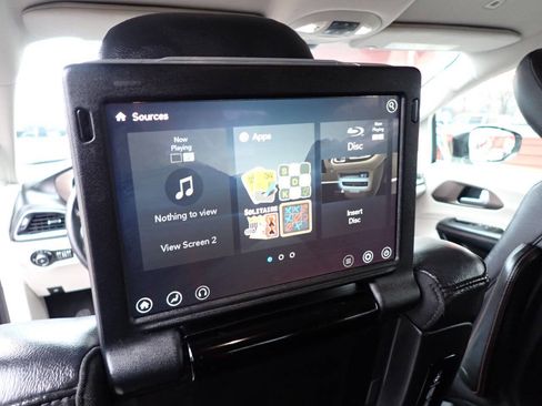 Used 2018 Chrysler Pacifica Touring-L Plus image 11