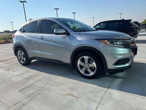 Used 2019 Honda HR-V LX image 2