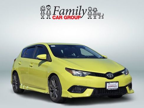 Used 2018 Toyota Corolla iM FWD image 2