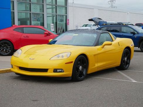 Used 2005 Chevrolet Corvette Coupe w/ Preferred Equipment Group RWD image 2