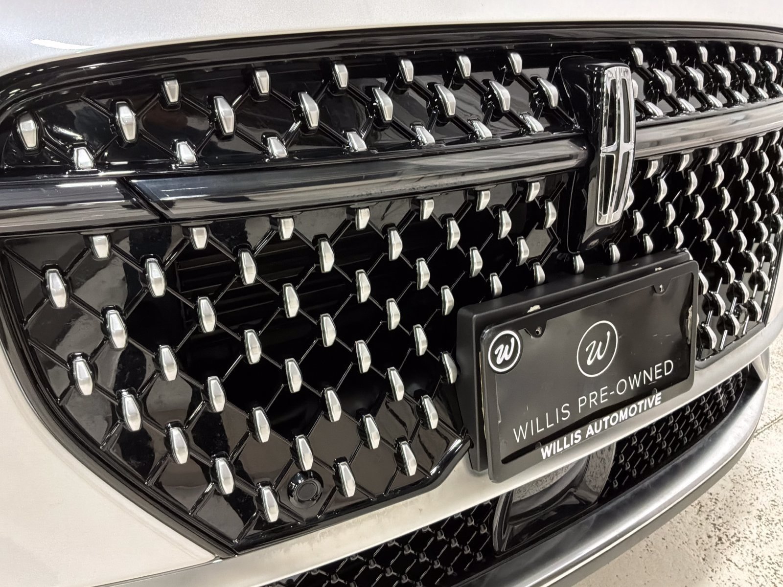 Used 2025 Lincoln Nautilus Premier AWD/4WD image 29