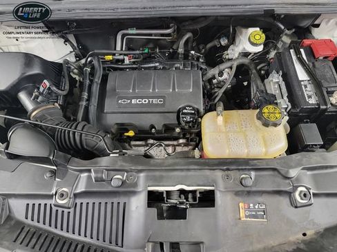 Used 2019 Chevrolet Trax LT w/ LT Convenience Package FWD image 35