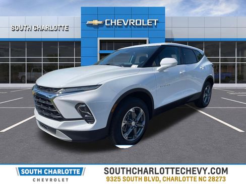 Used 2025 Chevrolet Blazer LT FWD image 1