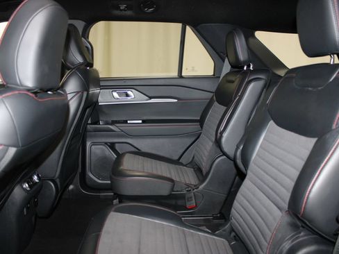 Used 2025 Ford Explorer ST-Line AWD/4WD image 17