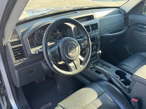 Used 2011 Jeep Liberty Sport image 11