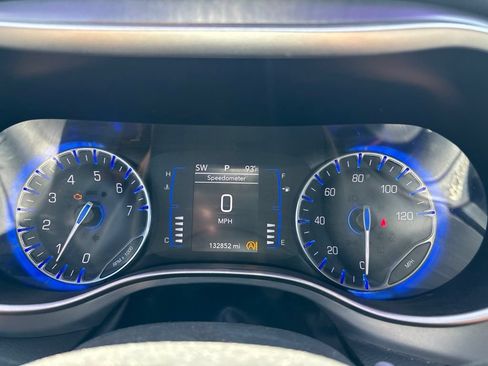 Used 2020 Chrysler Pacifica Touring w/ S Appearance Package FWD image 14