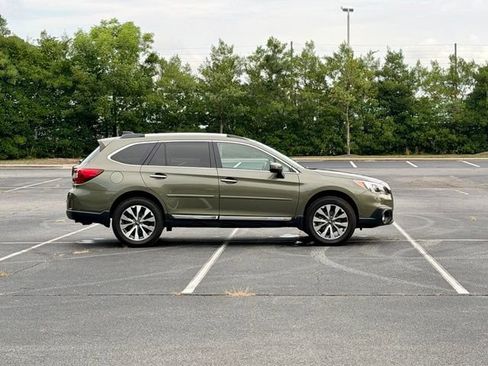 Used 2017 Subaru Outback 2.5i Touring w/ Popular Package #5A AWD/4WD image 9