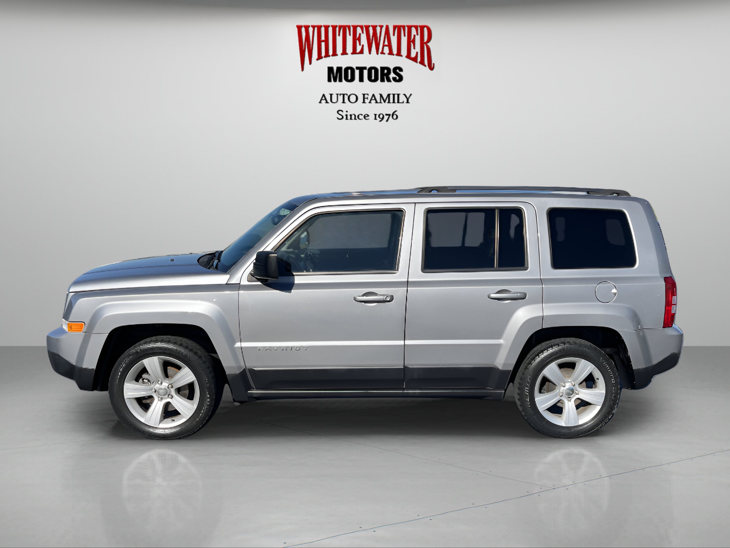 Used 2016 Jeep Patriot Latitude FWD image 2