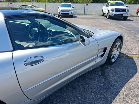 Used 2001 Chevrolet Corvette Coupe w/ Preferred Equipment Group2 RWD image 49